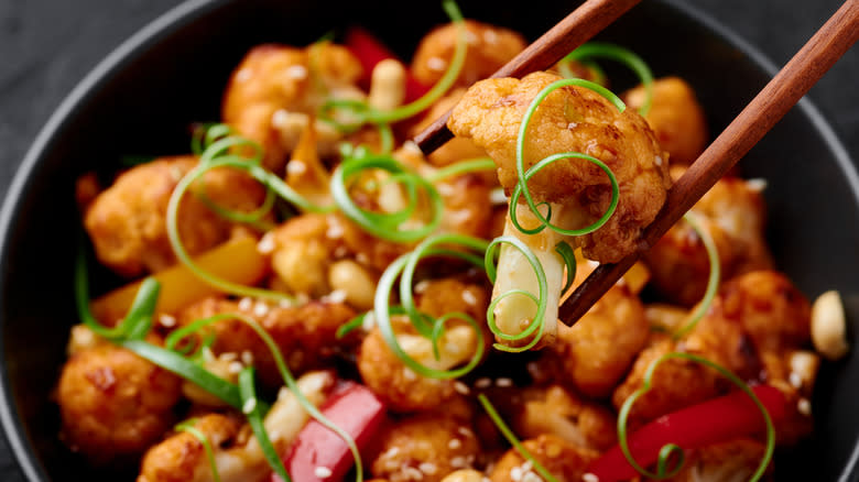 Kung pao cauliflower in bowl 