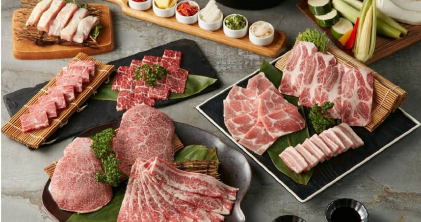 「原燒大豐盛和牛烤肉組」集合日本和牛雪花、澳洲和牛五花等8款頂級肉品。（圖／王品提供，以下同）