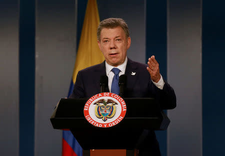 Colombia's President Juan Manuel Santos talks during a news conference after a meeting with Colombian former President and Senator Alvaro Uribe at Narino Palace in Bogota, Colombia, October 5, 2016. REUTERS/John Vizcaino