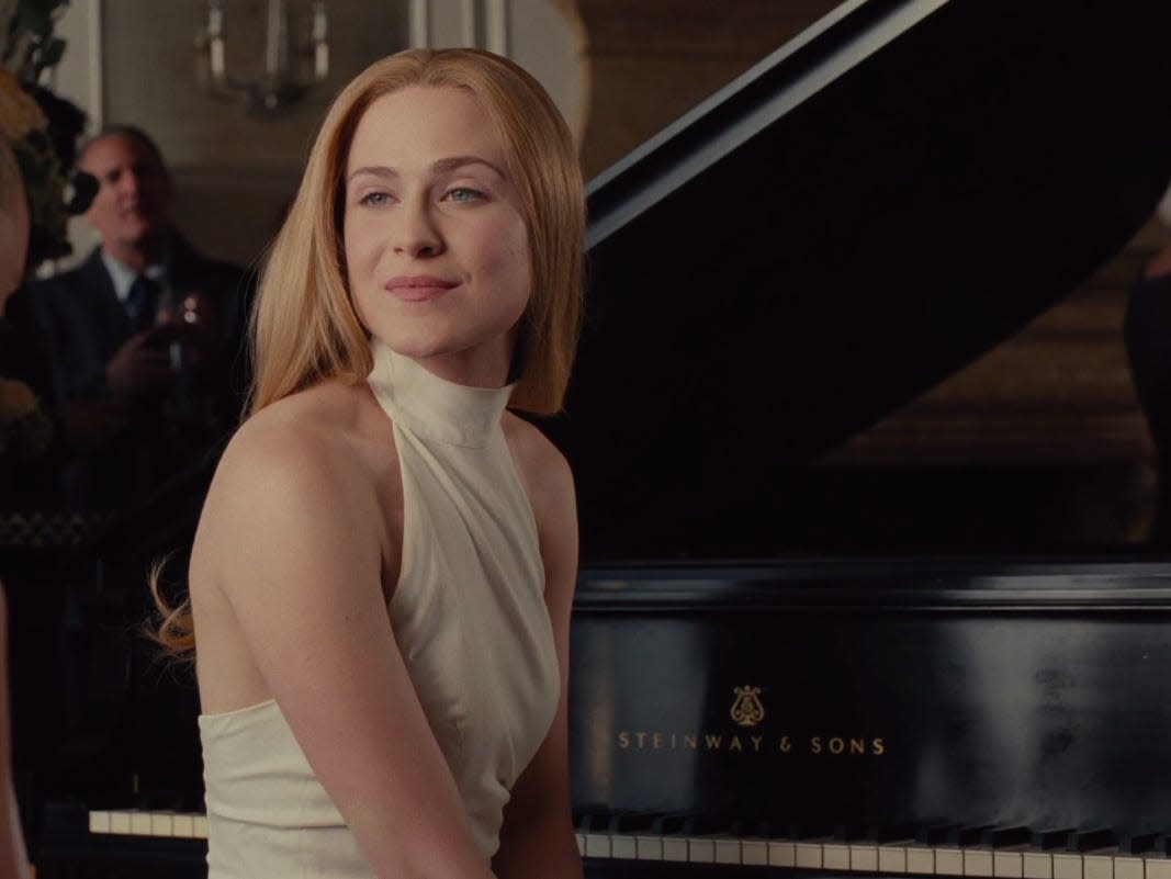 Dolores playing piano Westworld season two episode two