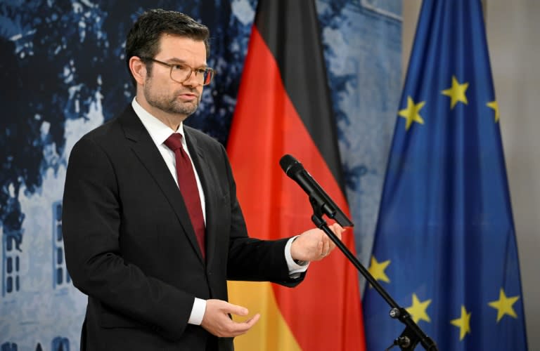 Nach dem gewalttätigen Angriff auf den sächsischen SPD-Europapolitiker Matthias Ecke hat Bundesjustizminister Marco Buschmann (FDP) eine Debatte über bessere Sicherheitsvorkehrungen für Parteivertreter angekündigt. (Tobias SCHWARZ)