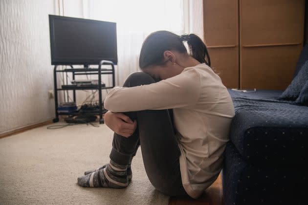 Indirect exposure to traumatic events via the news or social media can cause secondary trauma, also known as vicarious trauma. Experts explain what that might look like in kids. (Photo: ljubaphoto via Getty Images)