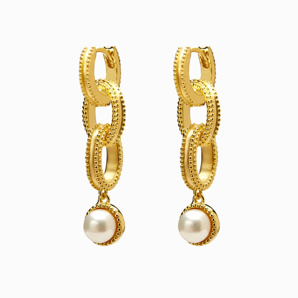 <p><a href="https://go.redirectingat.com?id=74968X1596630&url=https%3A%2F%2Faweinspired.com%2Fproducts%2Ffreshwater-pearl-twisted-earring-14k-yellow-gold-vermeil&sref=https%3A%2F%2Fwww.cosmopolitan.com%2Fstyle-beauty%2Ffashion%2Fg44892783%2Fgifts-for-women-in-their-30s%2F" rel="nofollow noopener" target="_blank" data-ylk="slk:Shop Now;elm:context_link;itc:0;sec:content-canvas" class="link ">Shop Now</a></p><p>Freshwater Pearl Twisted Drop Earrings</p><p>aweinspired.com</p><p>$175.00</p>