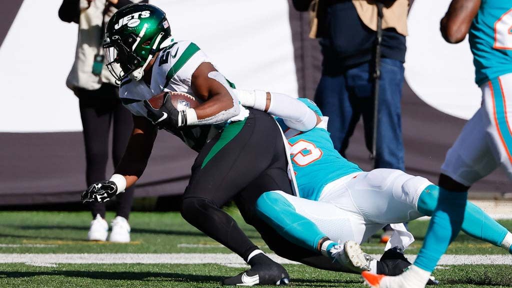  New York Jets running back Breece Hall (20) runs during the National Football League game between the New York Jets and Miami Dolphins on October 9, 2022. 