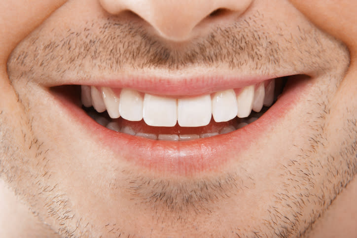 Presumir de una buena salud oral podría abrirte muchas puertas en el aspecto amoroso y en el laboral. – Foto: moodboard/Getty Images