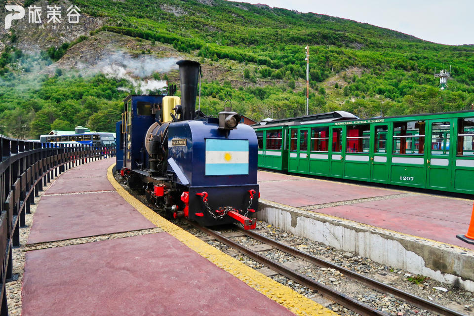 火車從市區出發，最後抵達火地島國家公園