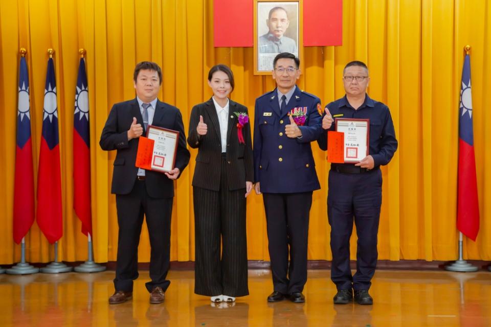 《圖說》新竹市長高虹安頒獎表揚113年模範警察。（圖／新竹市政府提供）