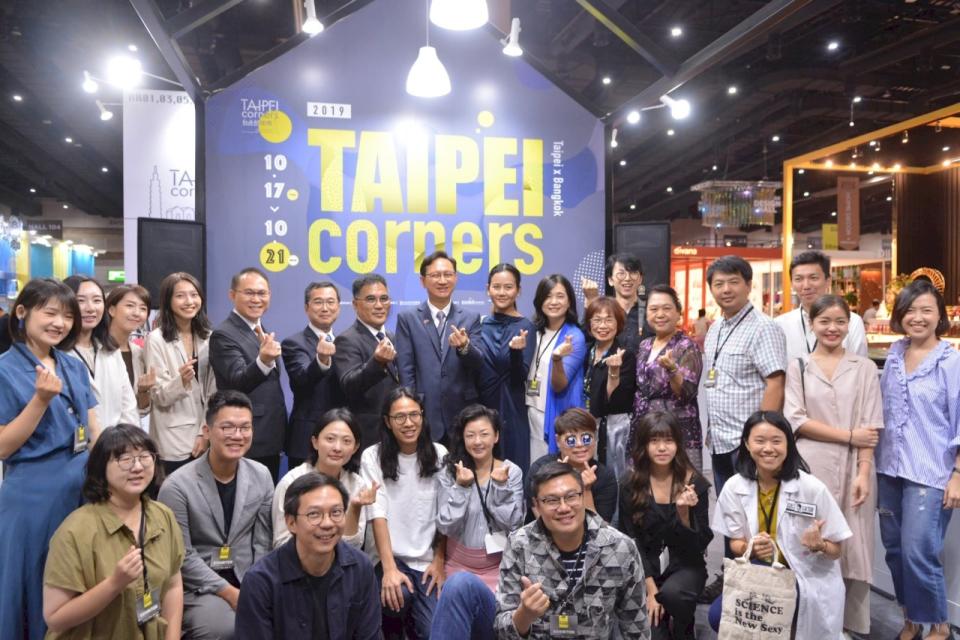 「TAIPEI corners」由台北市文化局主任秘書劉得堅率領12家臺灣優質品牌前進2019曼谷禮品展。