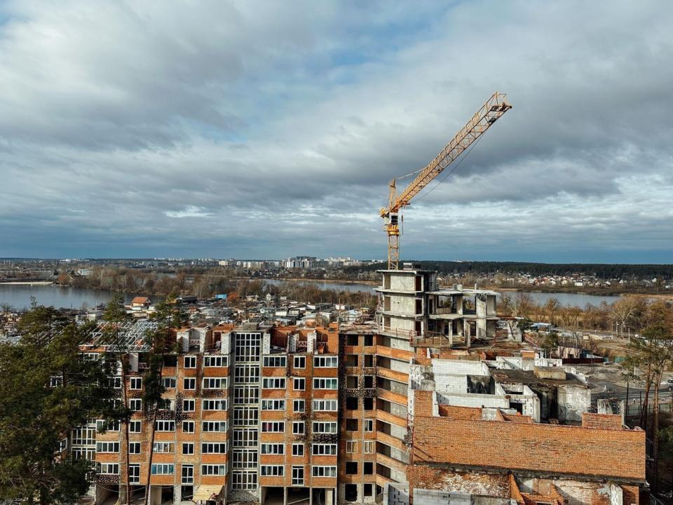 An aerial view of reconstruction in Irpin, a suburb of in Kyiv Oblast, on Feb. 7, 2023. (Masha Lavrova/The Kyiv Independent)