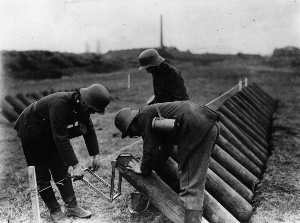 1917:  German soldiers adjusting a line of gas throwers.  (Photo by Hulton Archive/Getty Images)