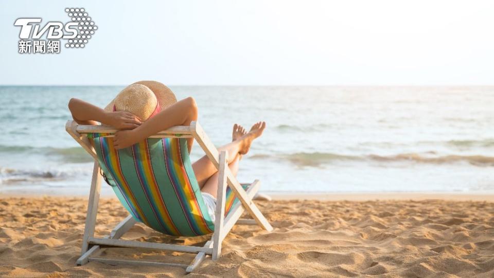 許多人都會趁著夏天前往海邊戲水、消暑。（示意圖／shutterstock達志影像）