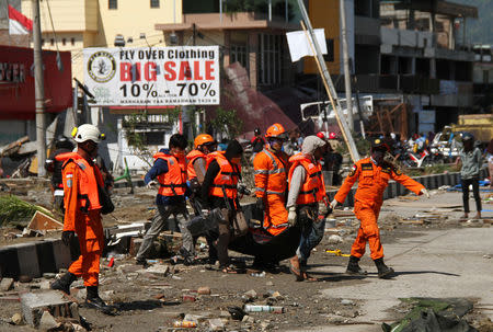 A search and rescue team evacuates a body recovered in Talise Beach, following an earthquake and tsunami in Palu, Central Sulawesi. Antara Foto/Muhammad Adimaja/ via REUTERS