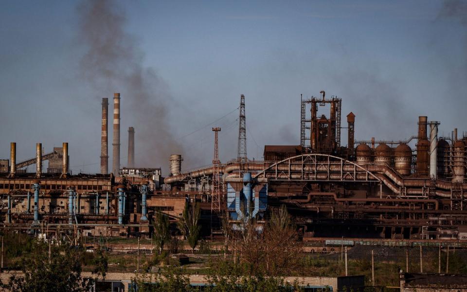 Smoke rises over Azovstal steel plant in Mariupol - ALESSANDRO GUERRA/EPA-EFE