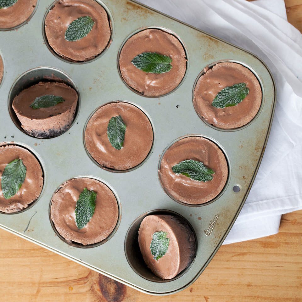 Chocolate Mint Fro-Yo Cupcakes