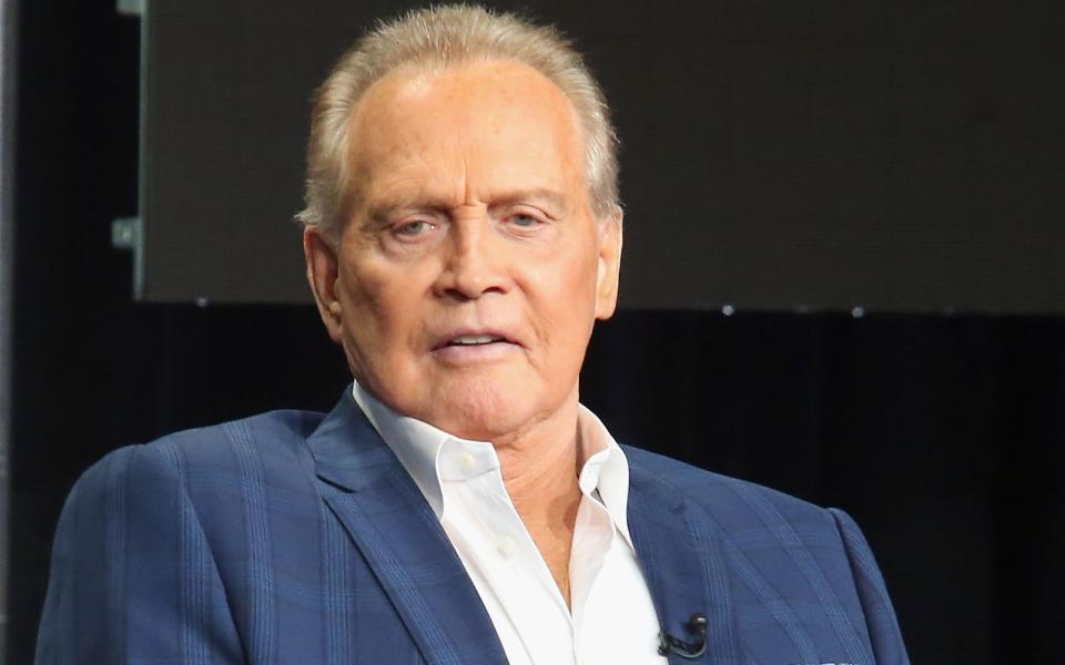 <p>Nach "Ein Colt für alle Fälle" blieben die ganz großen Rollen für Lee Majors aus. Stattdessen folgten kleine Gastaufritte in Serien wie "Weeds", "Grey's Anatomy" und "Dallas". 2017 feierte er eine schöne Wiedervereinigung: Zusammen mit der Ex-"Sechs Millionen Dollar Frau" Lindsay Wagner drehte der "Sieben Millionen Dollar Mann" die TV-Liebeskomödie "Countdown der Liebe". (Bild: Frederick M. Brown/Getty Images)</p> 