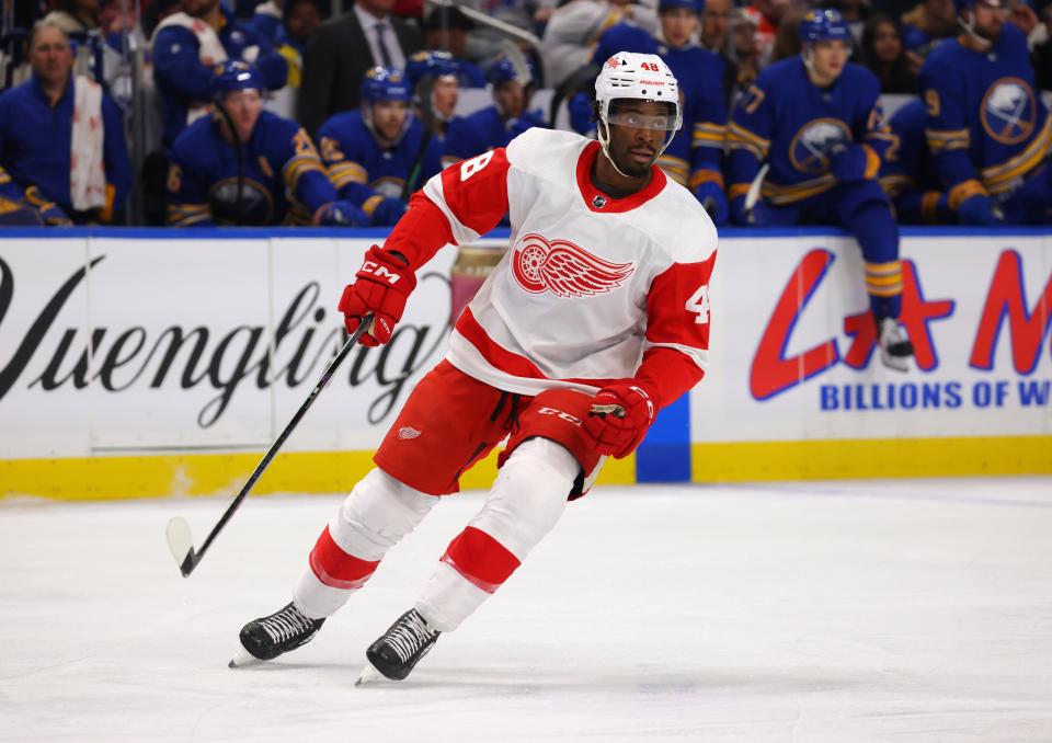 Detroit Red Wings right wing Givani Smith (48) looks for the puck during the first period against the Buffalo Sabres at KeyBank Center in Buffalo, N.Y. on Monday, Oct. 31, 2022.