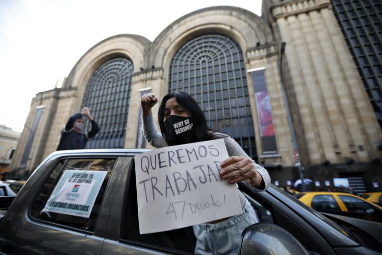 Comerciantes y empleados del shopping Abasto reclaman por el cierre dispuesto hasta el 21 de mayo