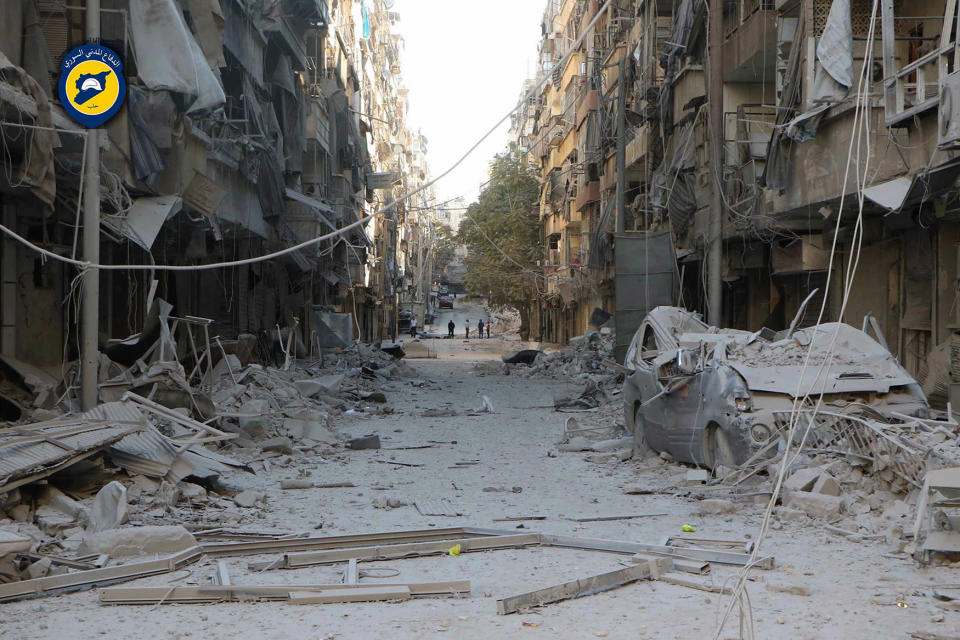 Warplanes pound Aleppo