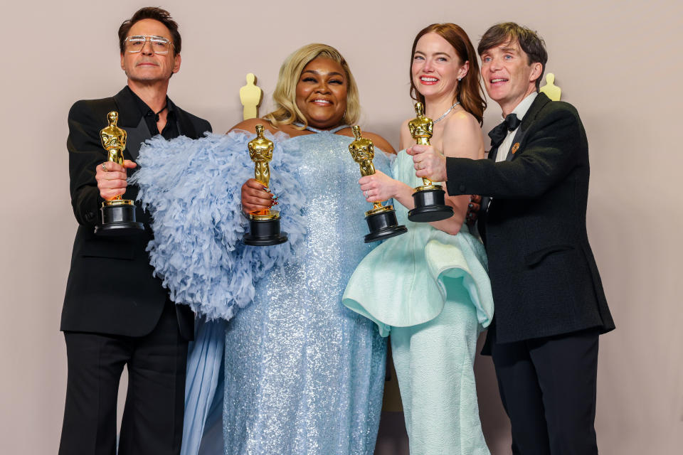 Die vier können sich freuen: Robert Downey Jr., Da'Vine Joy Randolph, Emma Stone und Cillian Murphy (von links) wurden alle mit einem Oscar ausgezeichnet. (Bild: Dania Maxwell / Los Angeles Times via Getty Images)