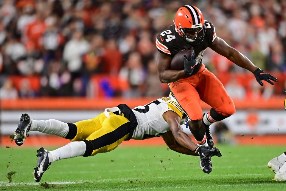 Cleveland Browns running back Nick Chubb (24) hurdles over Pittsburgh Steelers safety Damontae Kazee.