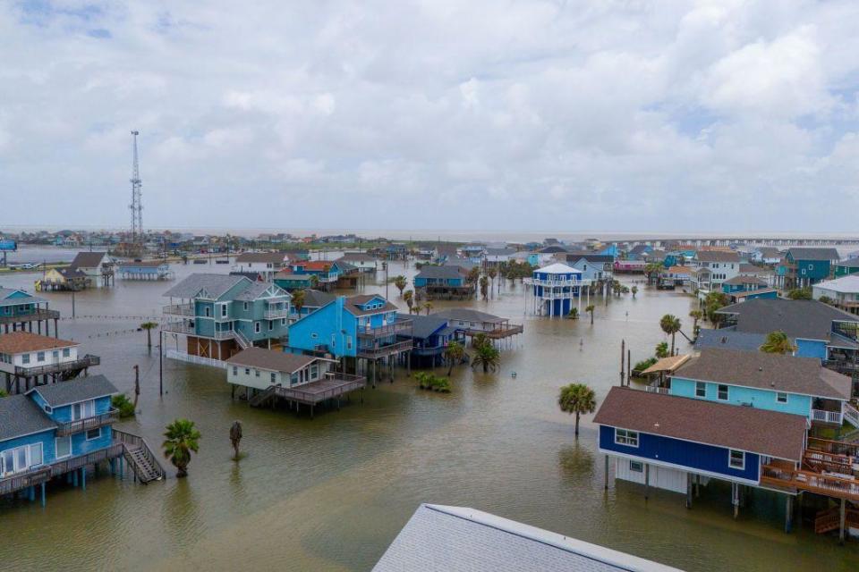 inundaciones en surfside beach, texas