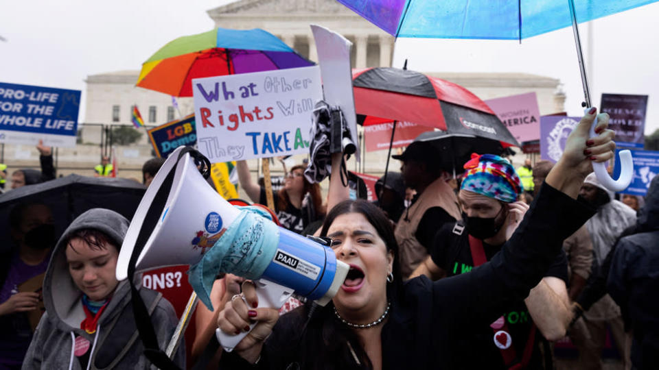 Ativistas dos direitos do aborto e ativistas antiaborto se reúnem na Suprema Corte, Washington, EUA - 23 de junho de 2022
