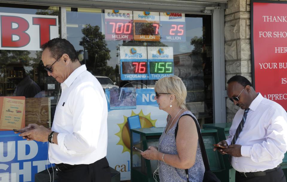 <p>People wait outside the Bluebird Liquor store to purchase lottery tickets in Hawthorne, Calif., Aug. 22, 2017. (Photo: Mike Nelson/EPA/REX/Shutterstock) </p>