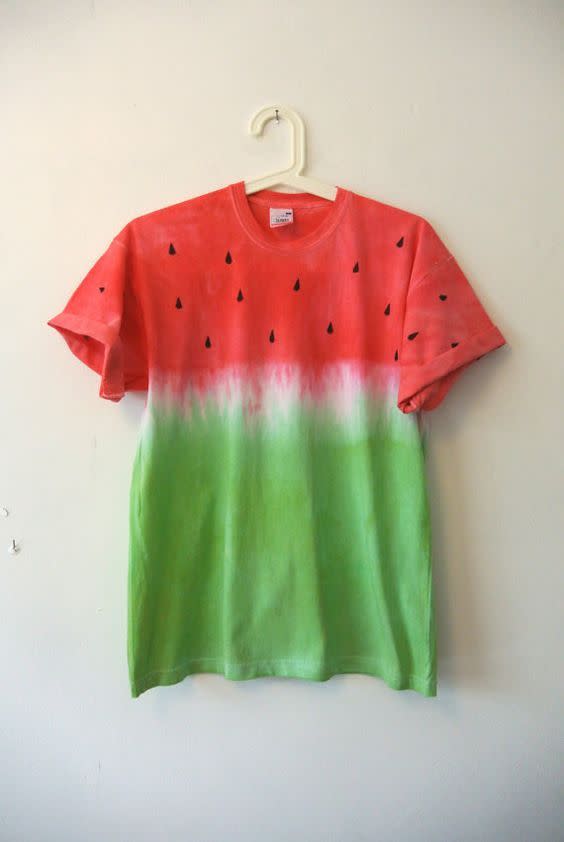<p>Make yourself a summer style staple by painting yourself a watermelon tee. <i><a href="https://uk.pinterest.com/pin/496029346438024454/" rel="nofollow noopener" target="_blank" data-ylk="slk:[Photo: Pinterest];elm:context_link;itc:0;sec:content-canvas" class="link ">[Photo: Pinterest]</a></i></p>