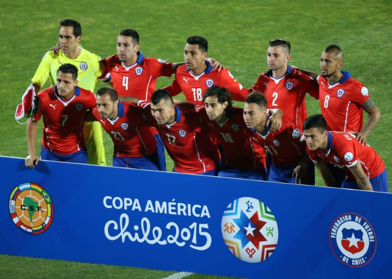 Chile's national football team poses during their 2015 Copa America football championship quarterfinal match in Santiago on June 24, 2015