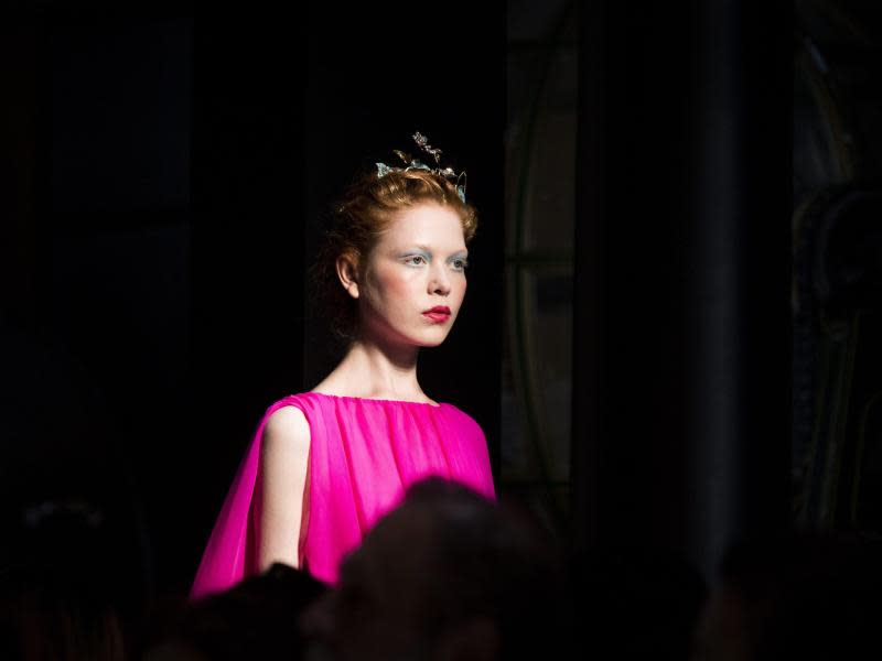 Rosa ist die Farbe des Hauses Schiaparelli. Foto: Etienne Laurent