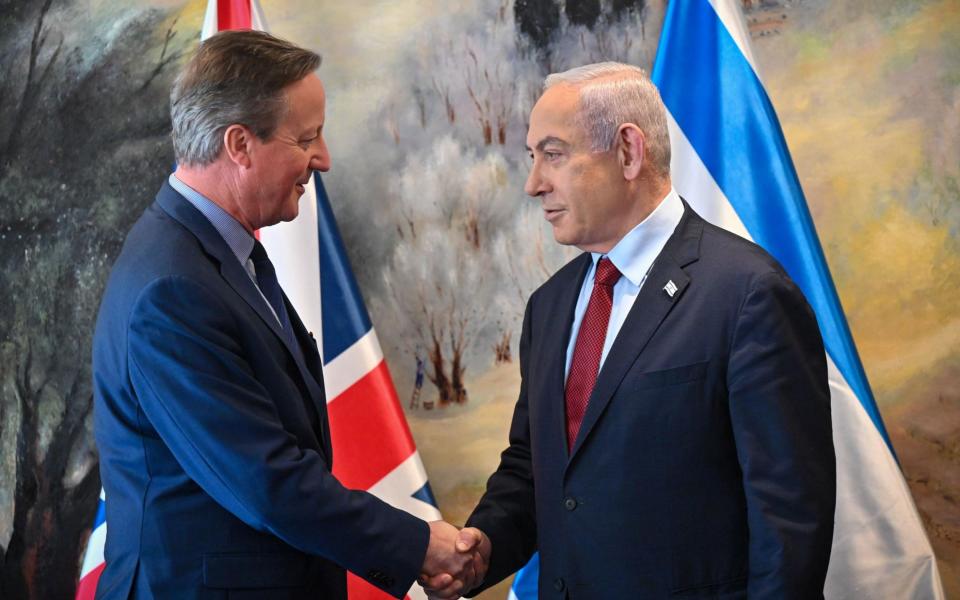 Israeli Prime Minister Benjamin Netanyahu (R) with Britain's Foreign Secretary David Cameron