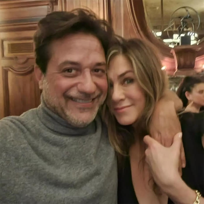 Enrique Arce y Jennifer Aniston