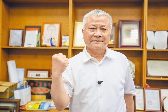 竹北市長何淦銘說他準備好了，只要民進黨「禮讓」他就選縣長。（羅浚濱攝）