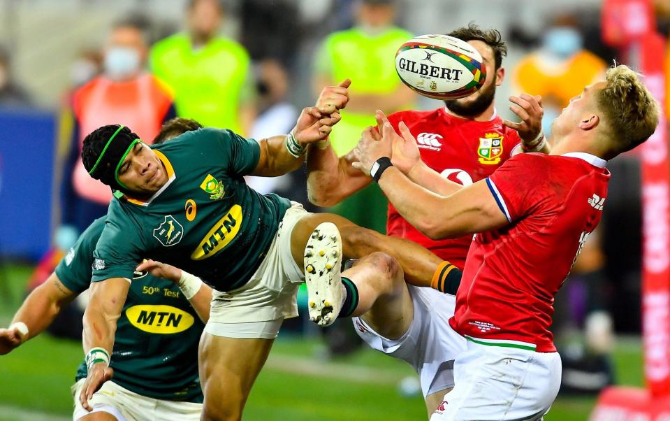 Duhan van der Merwe, right, of British and Irish Lions in action against Cheslin Kolbe of South Africa under the high ball - SPORTSFILE