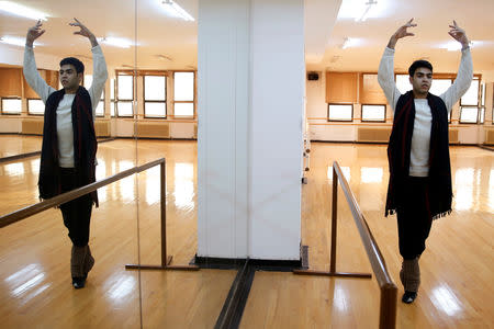 Jordanian ballet dancer Rabee Shrouf, practices in a dance studio in Amman, Jordan, November 29, 2018. REUTERS/Muhammad Hamed