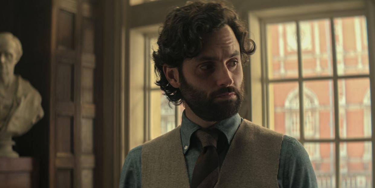 you penn badgley as joe goldberg in episode 401 of you cr courtesy of netflix © 2022