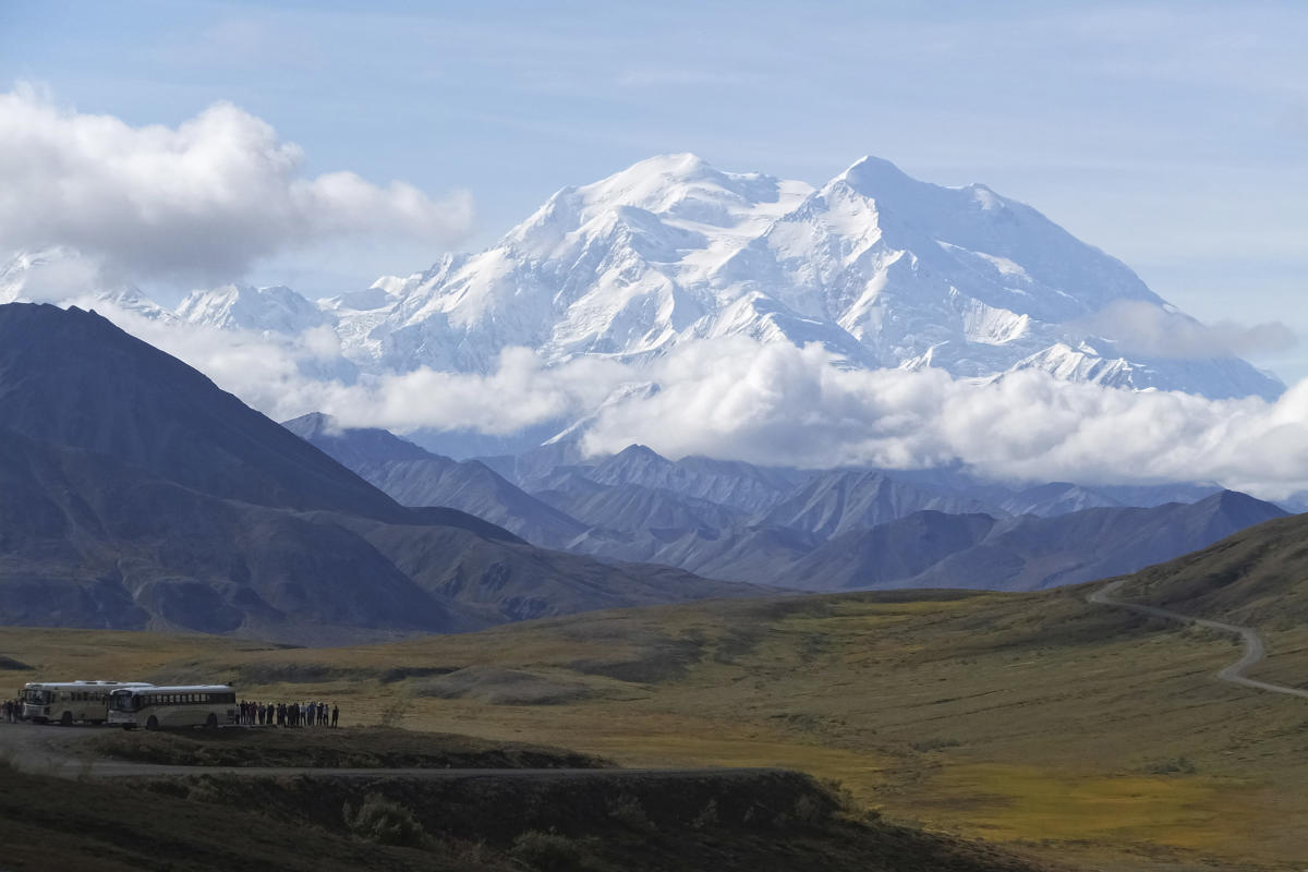 在北美最高峰附近山洞中丧生的马来西亚登山者身份被确认