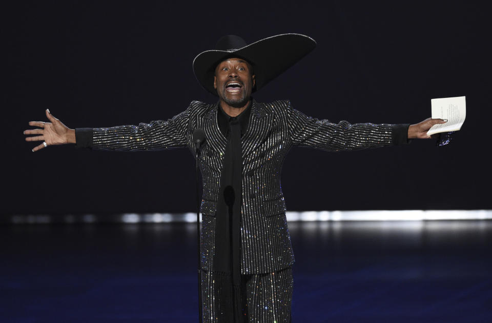 En esta foto del 22 de septiembre del 2019, Billy Porter recibe el premio Emmy al mejor actor en una serie de drama por su trabajo en "Pose", en Los Angeles. (Foto por Chris Pizzello/Invision/AP, Archivo)