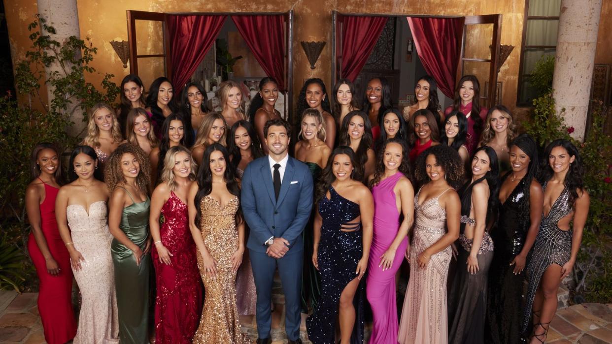 the bachelor abc's stars back row lexi, talyah, marlena, taylor, evalin, rachel, nat, kyra, samantha, katelynmiddle row daisy, jess, starr, lanie, jenn, sydney, sandra, lauren, chandler, allison, kelsey a front row kelsey t, lea, erika, autumn, sam, joey graziadei, chrissa, zoe, kayla, maria, edwina, madina