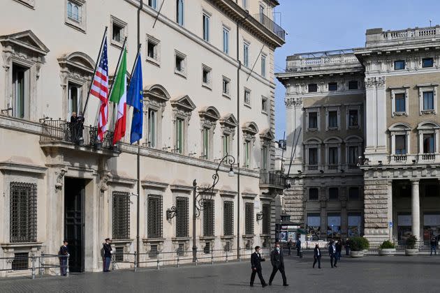 Government employees raise the US flag on the facade of Italy's Prime Minister Palazzo Chigi prior to the arrival of US President Joe Biden for their meeting in Rome on October 29, 2021, ahead of an upcoming G20 summit of world leaders to discuss climate change, covid-19 and the post-pandemic global recovery. (Photo by Alberto PIZZOLI / AFP) (Photo by ALBERTO PIZZOLI/AFP via Getty Images) (Photo: ALBERTO PIZZOLI via Getty Images)