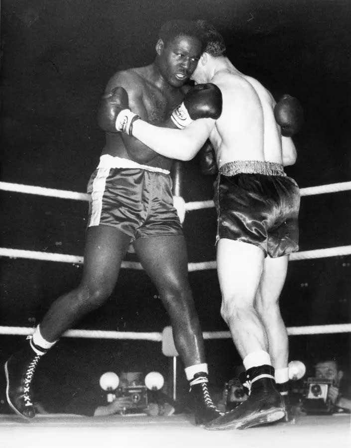 Lange blieb Charles nicht auf dem Gipfel, nach dem verlorenen Rückkampf gegen Walcott sank sein Stern. Allerdings schrieb er noch Geschichte als einziger Gegner, der 15 Runden gegen Rocky Marciano überstand