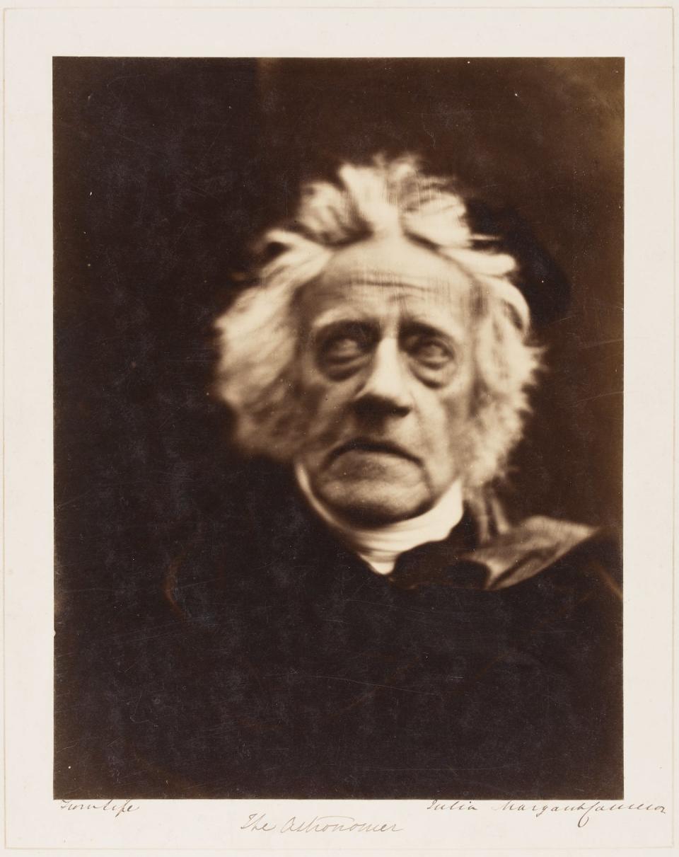 Julia Margaret Cameron, « L’astronome John Frederick William Herschel », 1867, tirage albuminé. Royal Photographic Society/V&A