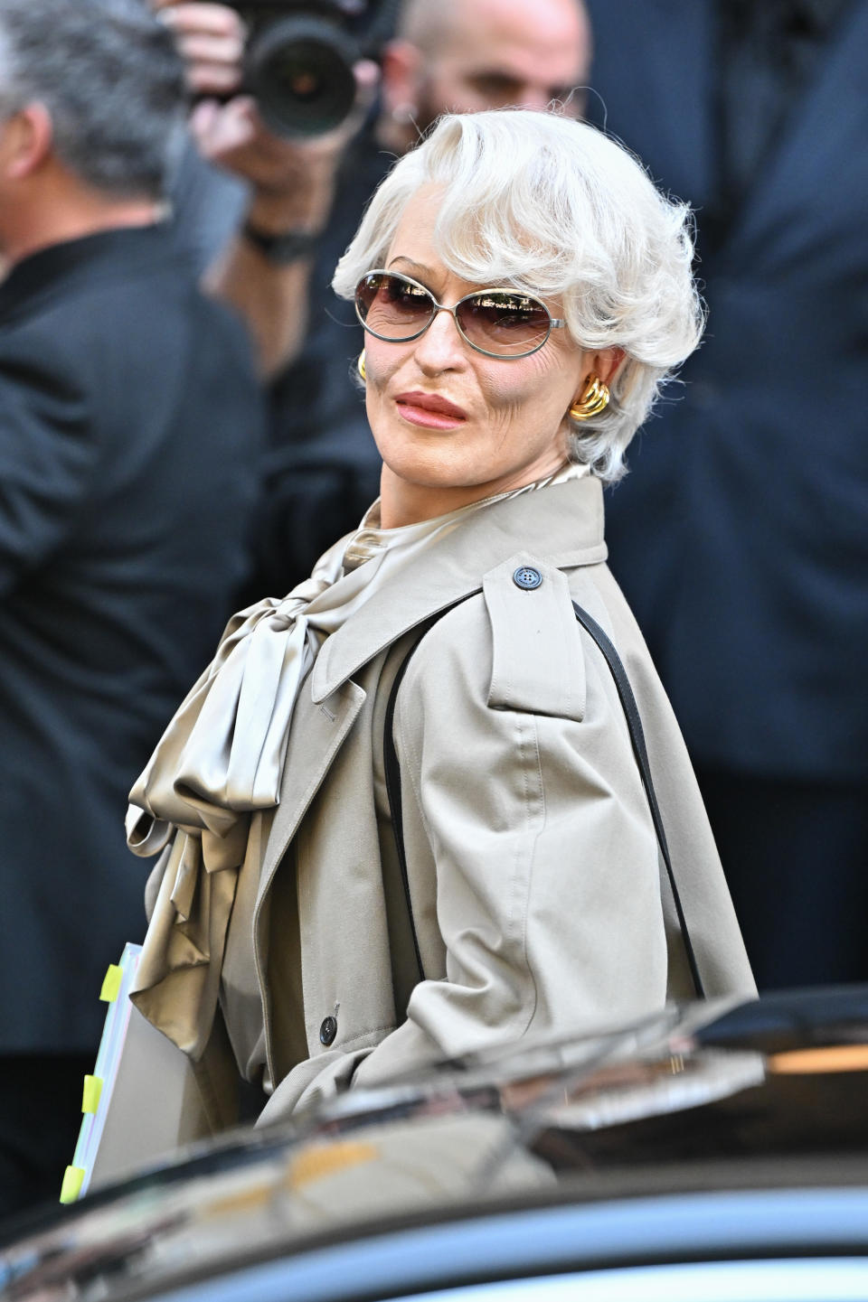 Alexis Stone dressed as Miranda Priestly at Paris Fashion Week