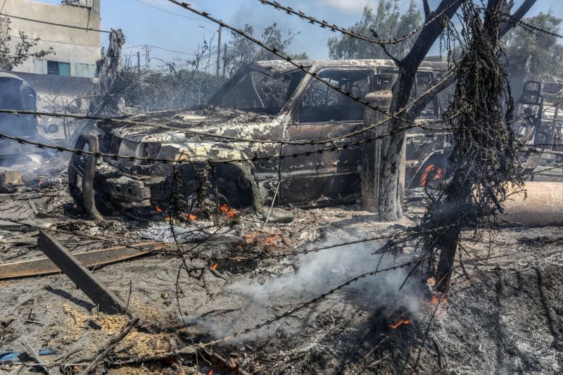 A car is burnt after an Israeli air strike on the Al-Mawasi camp for the displaced Palestinians. Abed Rahim Khatib/dpa