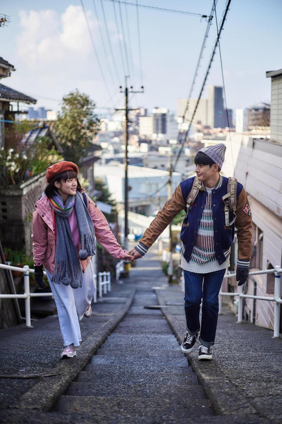 張庭瑚和王淨到日本北九州拍攝《愛情白皮書》。（台視、東森提供）