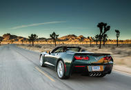 <p>Mejor convertible: el Chevrolet Corvette Stingray ha sido nombrado el mejor descapotable fuera del segmento de lujo cuatro veces desde 2011 por su capacidad para retener valor. Y todo ello a pesar de que se podría considerar un carro de gama alta porque su precio supera los 60.000 dólares. Se deprecia un 42% después de cinco años. </p>