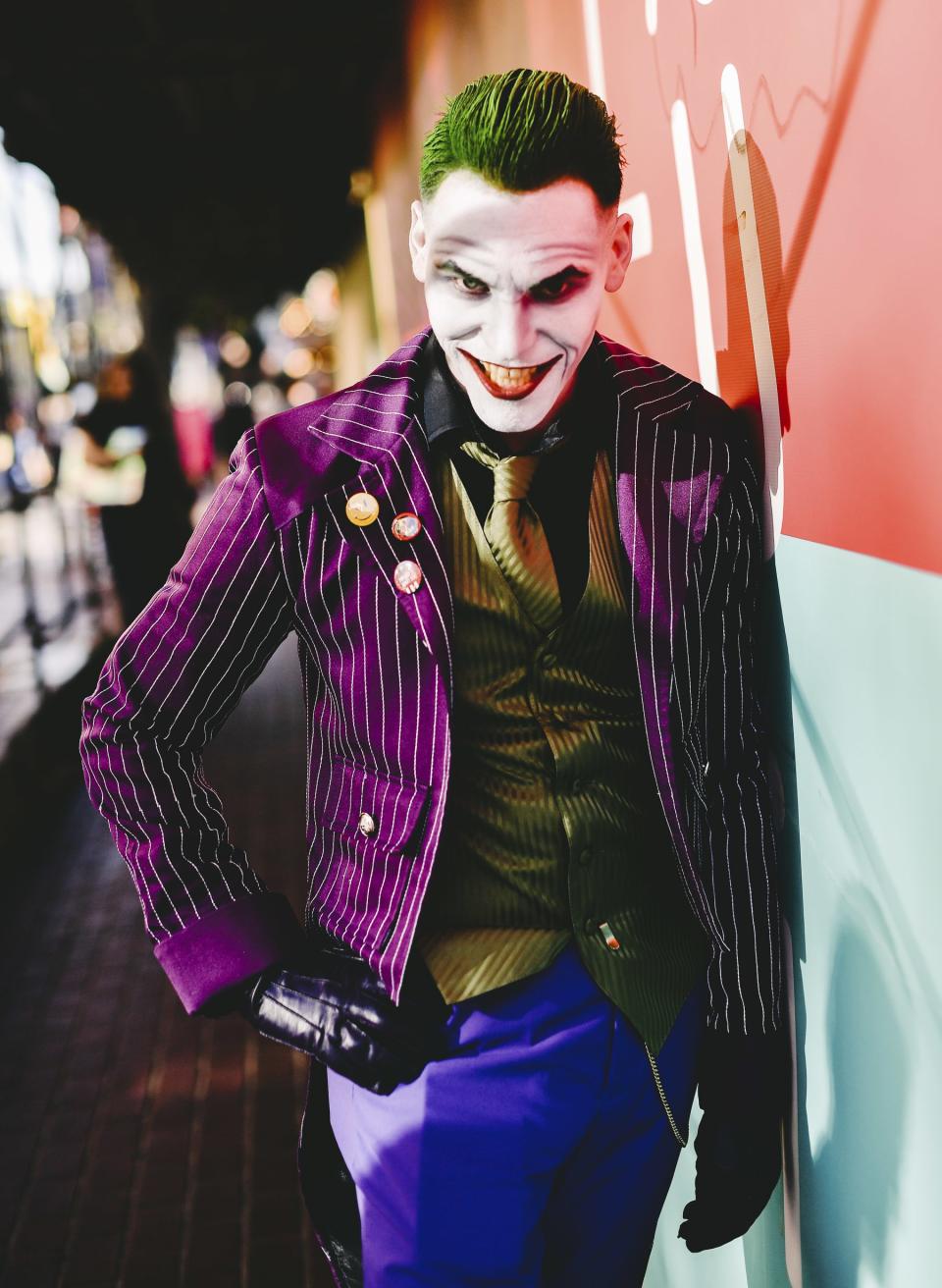 Joker cosplayer