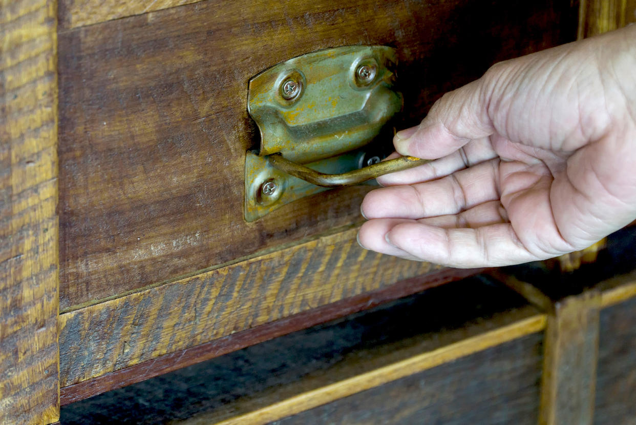 In alten Schubladen stößt man hin und wieder auf große Überraschungen. (Symbolbild: Getty Images)