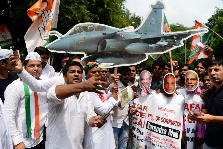 India's opposition Congress party has accused Prime Minister Narendra Modi of favouring a private conglomerate over a public company in the aircraft deal