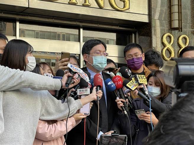 高嘉瑜委任律師李永裕今日表示已將網路相關截圖提供給檢方偵辦 (吳家豪攝)